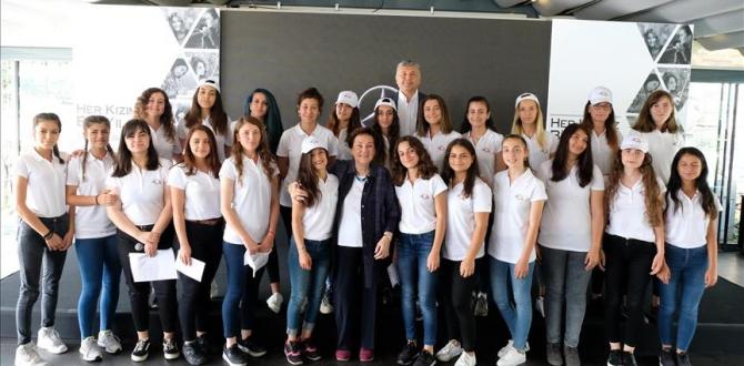 Mercedes-Benz Türk’den Geleceğe “Yıldız Kızlar”
